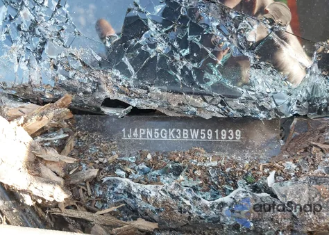 2011 Jeep Liberty Limited Edition из США, поврежденный, VIN 1J4PN5GK3BW591939